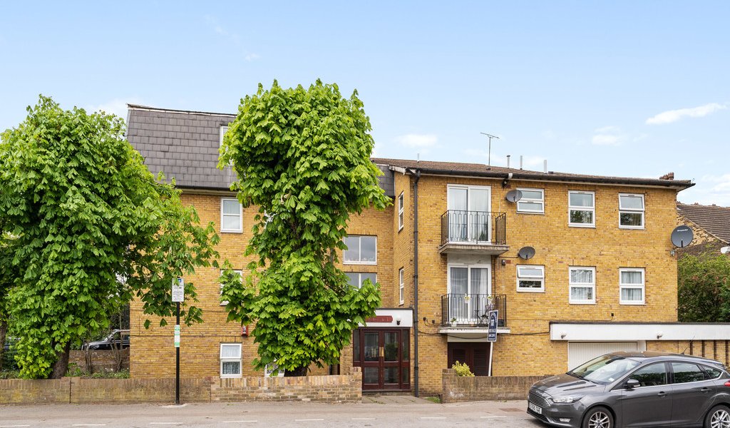 Property for sale in Snaresbrook Petty Son & Prestwich Estate Agents