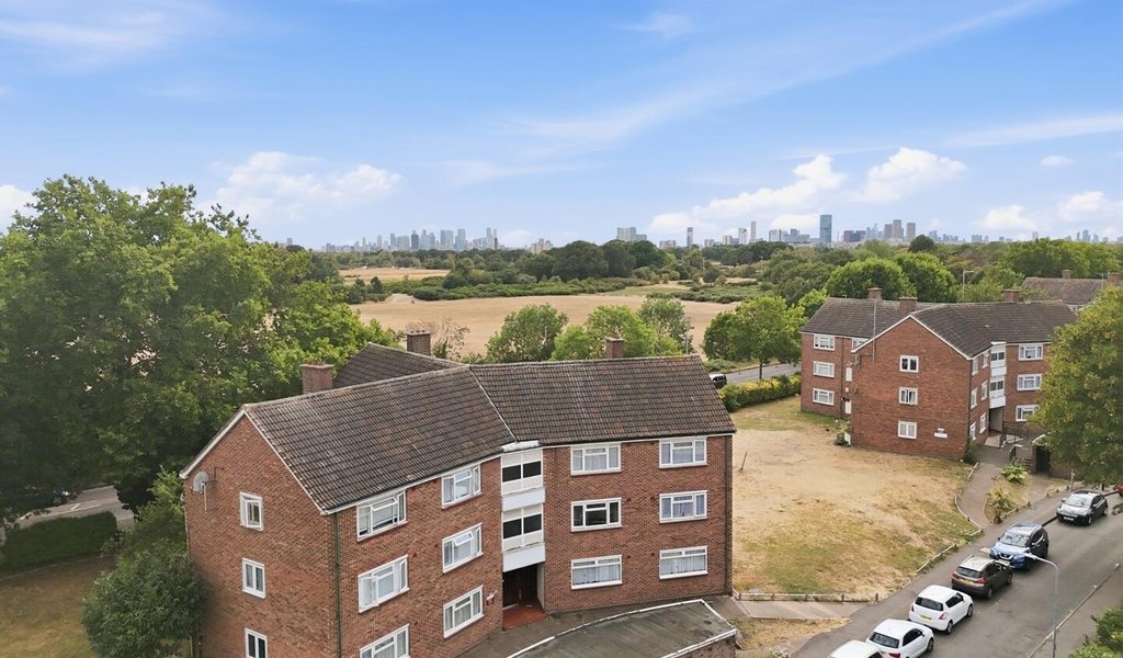 Brading Crescent, Aldersbrook