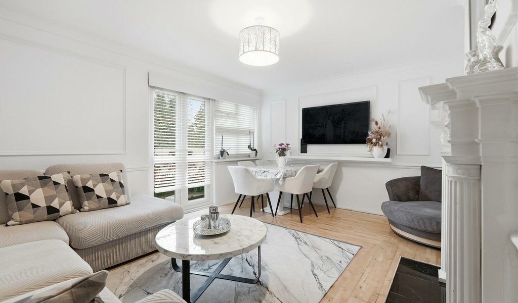 Brading Crescent, London