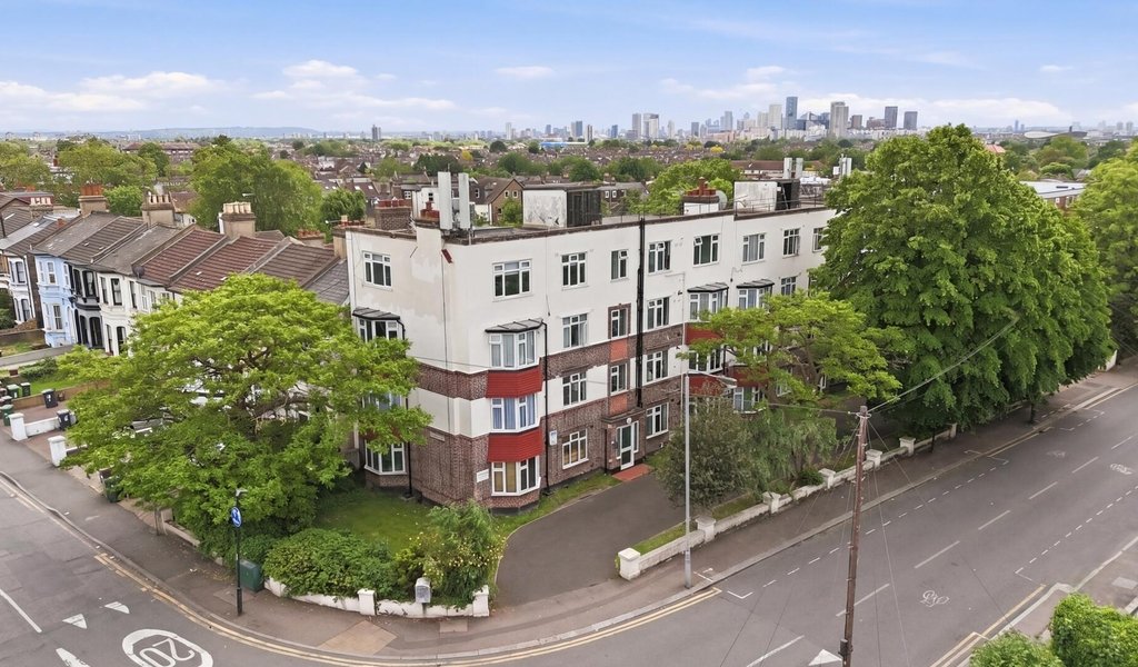 Hainault Road, Leytonstone