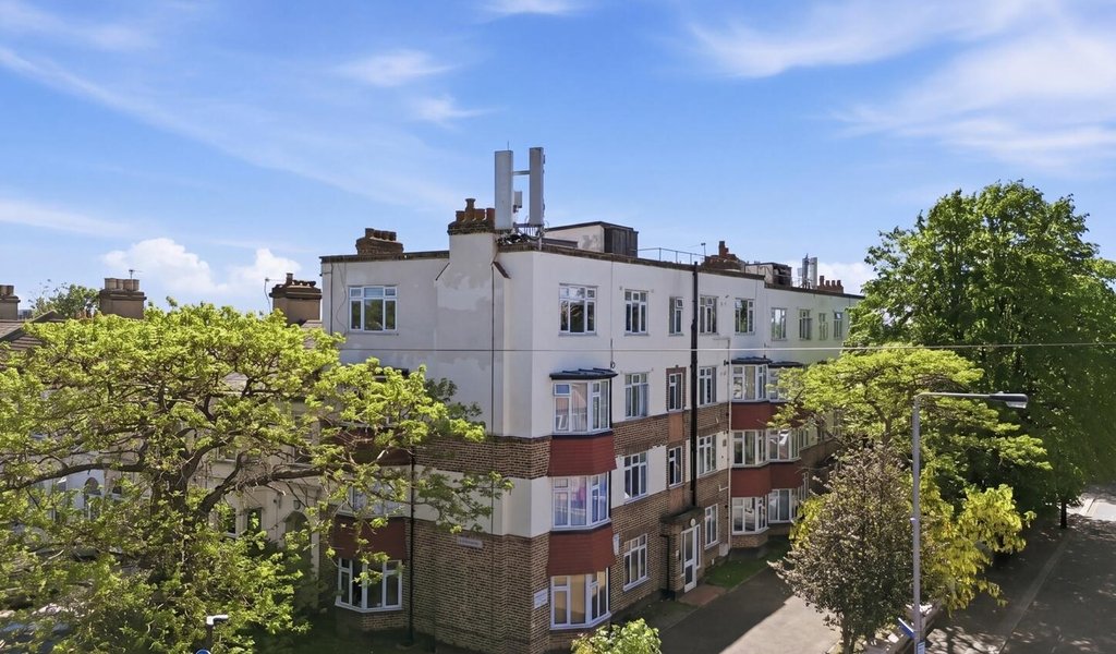 Hainault Road, Leytonstone
