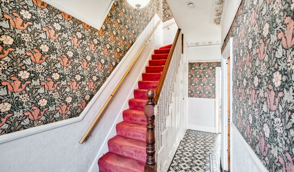 Empress Avenue, Aldersbrook