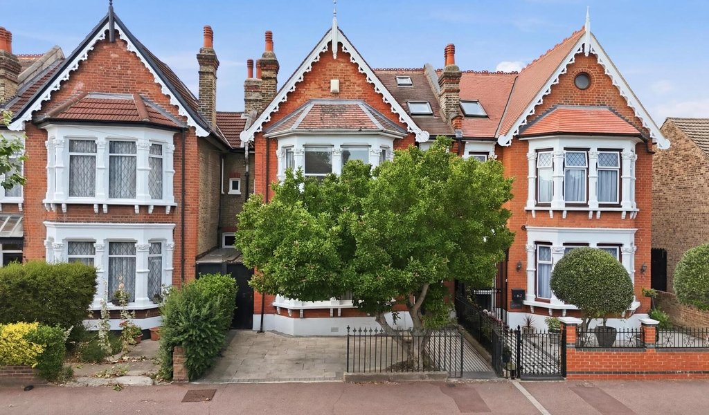 Empress Avenue, Wanstead