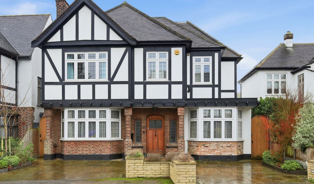 Hollybush Close, Snaresbrook