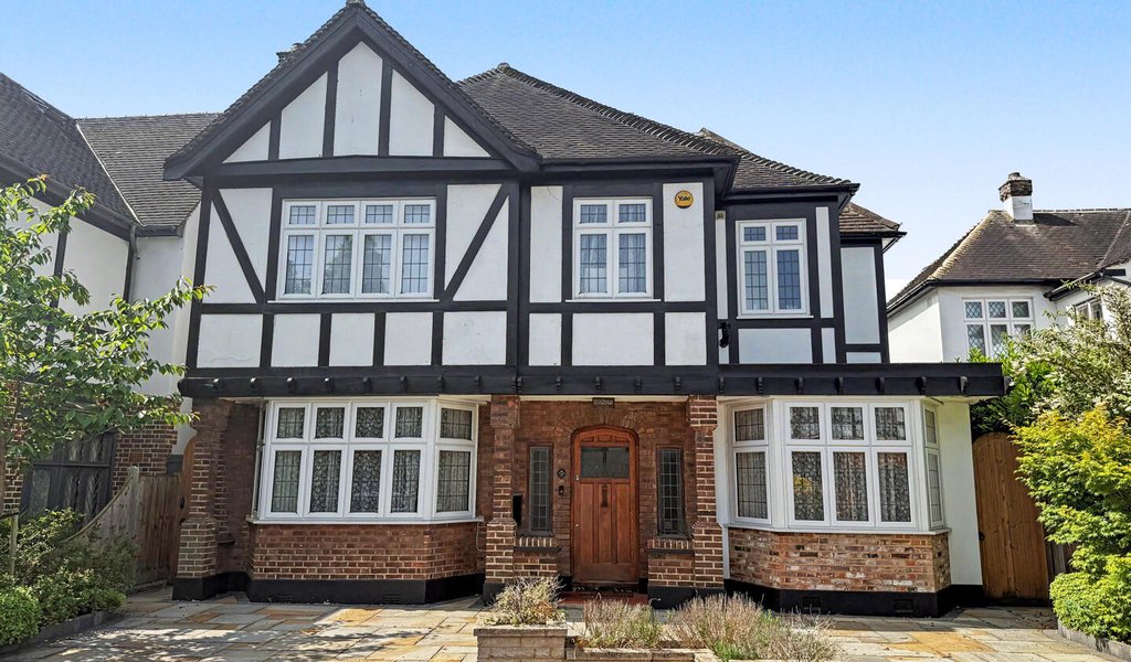 Hollybush Close, Snaresbrook