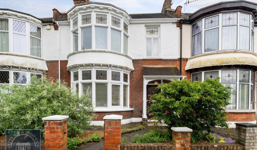 Property for sale in Aldersbrook Petty Son & Prestwich Estate Agents