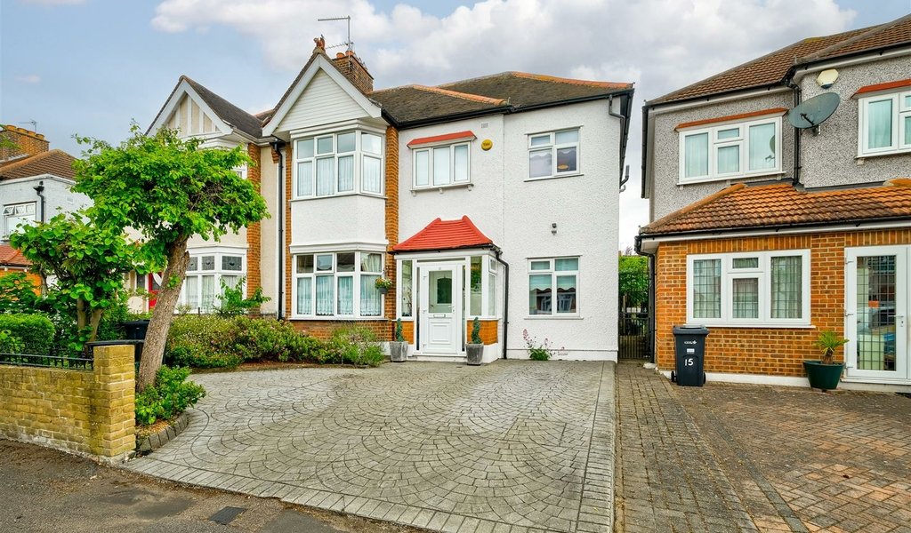 Monmouth Avenue, South Woodford