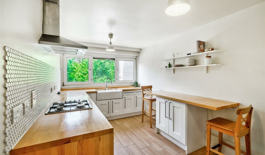 Navestock Crescent, Woodford Green