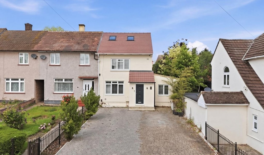 Parkmead, Loughton