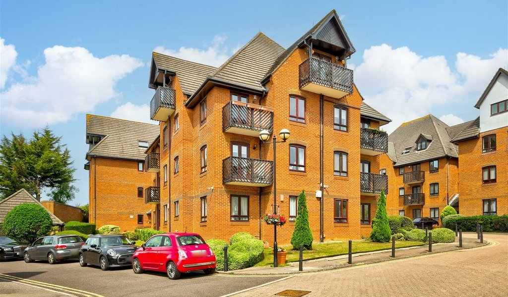 Boleyn Court, Buckhurst Hill