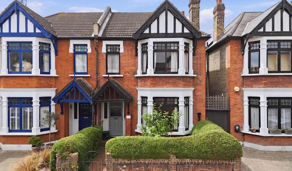Wanstead Park Avenue, Aldersbrook
