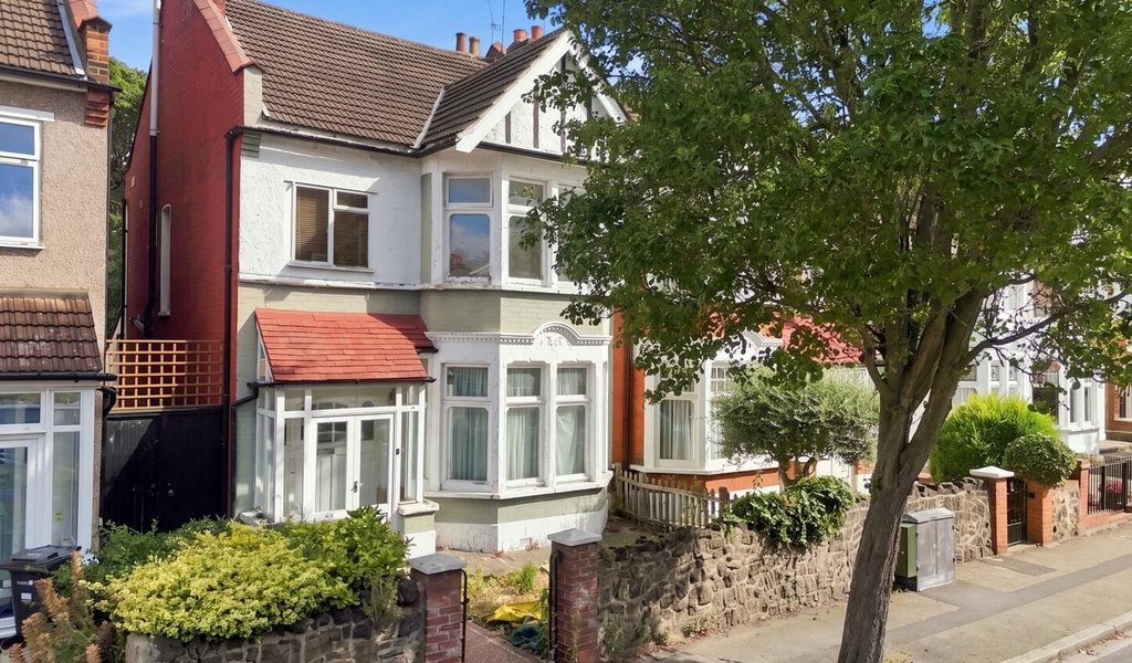 Woodlands Avenue, Aldersbrook