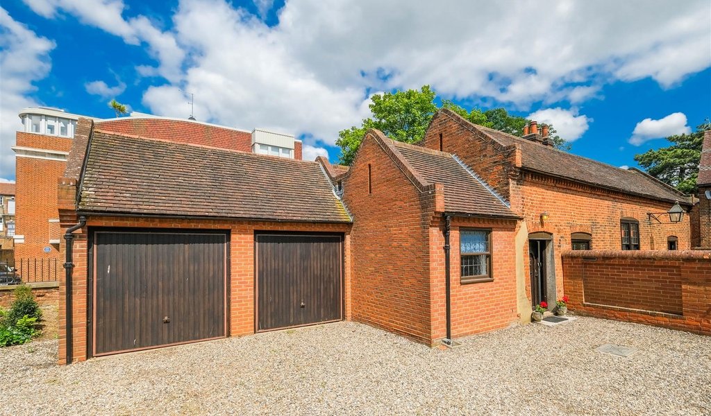 Hemnall Street, Epping