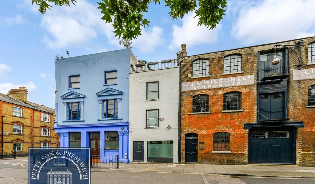 Narrow Street, London