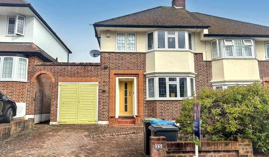 Roundmead Avenue, Loughton