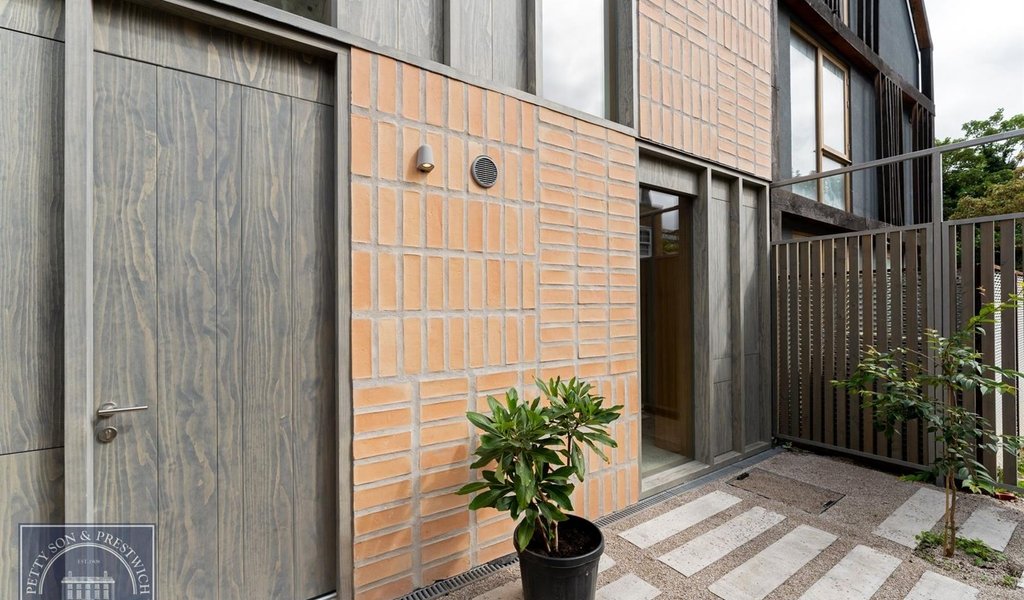 Sprowston Mews, Forest Gate