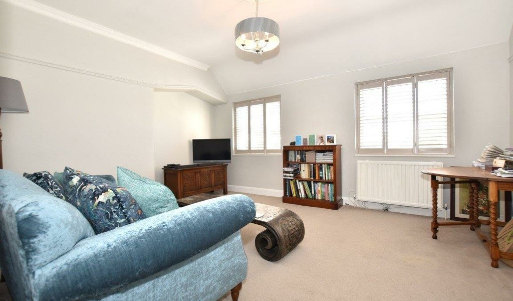 25 Woodford Road, South Woodford