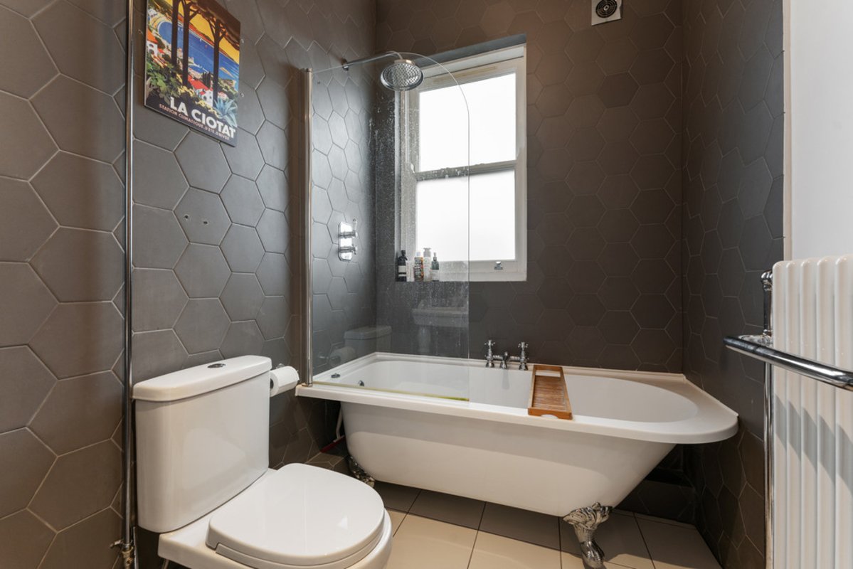 3 bedroom, 2 bathroom House for sale in Leytonstone, London Petty Son & Prestwich Estate Agents