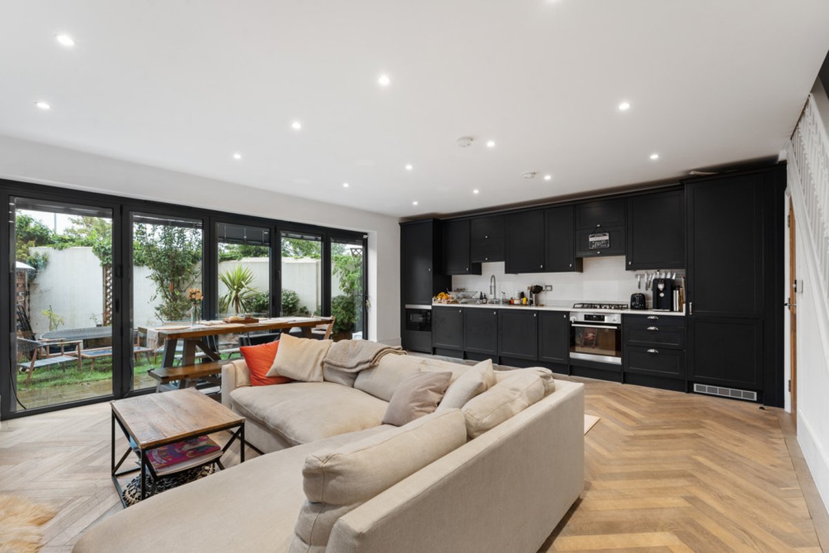 3 bedroom, 2 bathroom House for sale in Leytonstone, London Petty Son & Prestwich Estate Agents