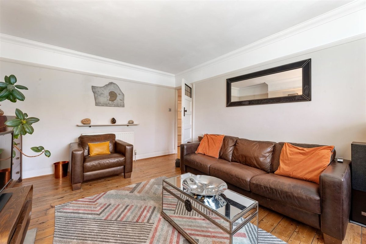 2 bedroom, 1 bathroom Apartment for sale in Snaresbrook, London Petty