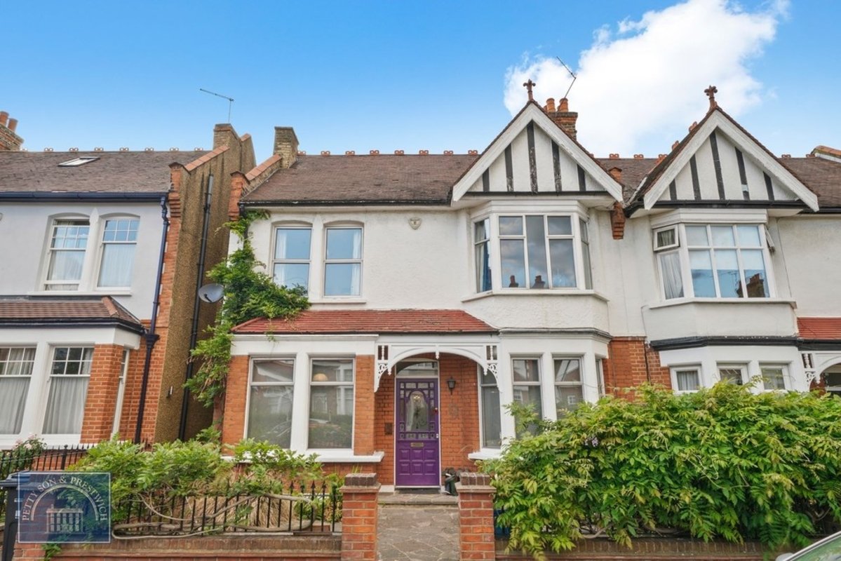 4 bedroom, 1 bathroom House for sale in Wanstead, London Petty Son