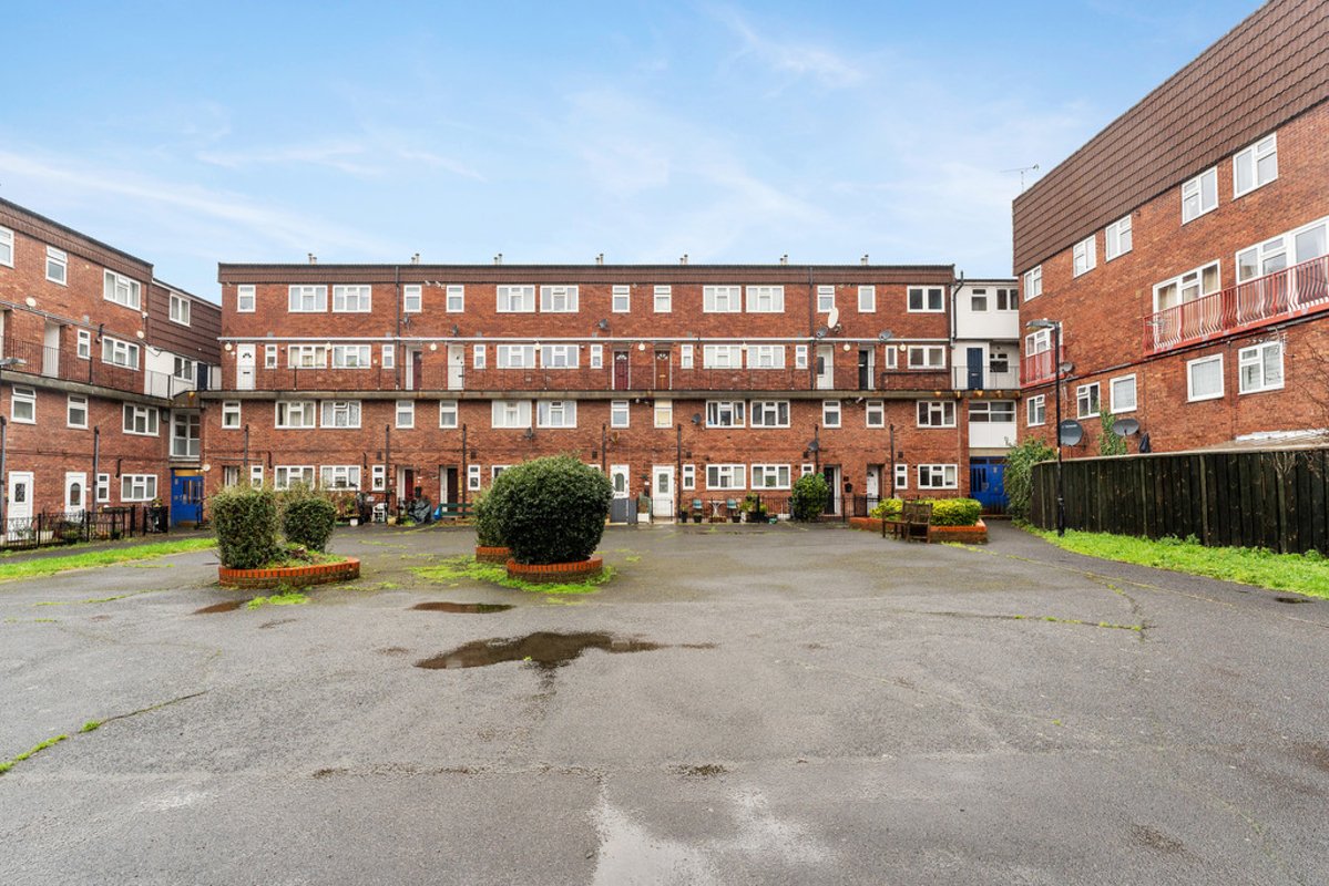 3 bedroom, 1 bathroom Apartment for sale in Leytonstone, London Petty