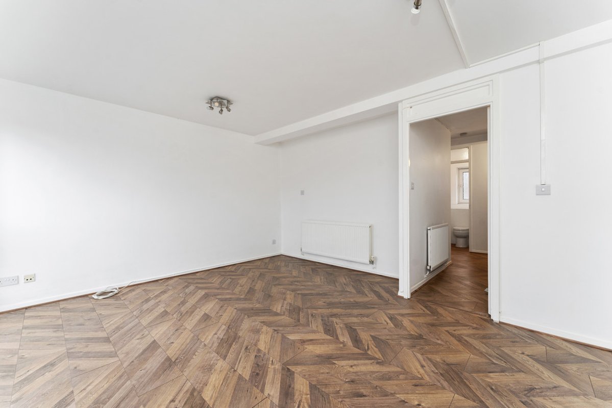 3 bedroom, 1 bathroom Apartment for sale in Leytonstone, London Petty