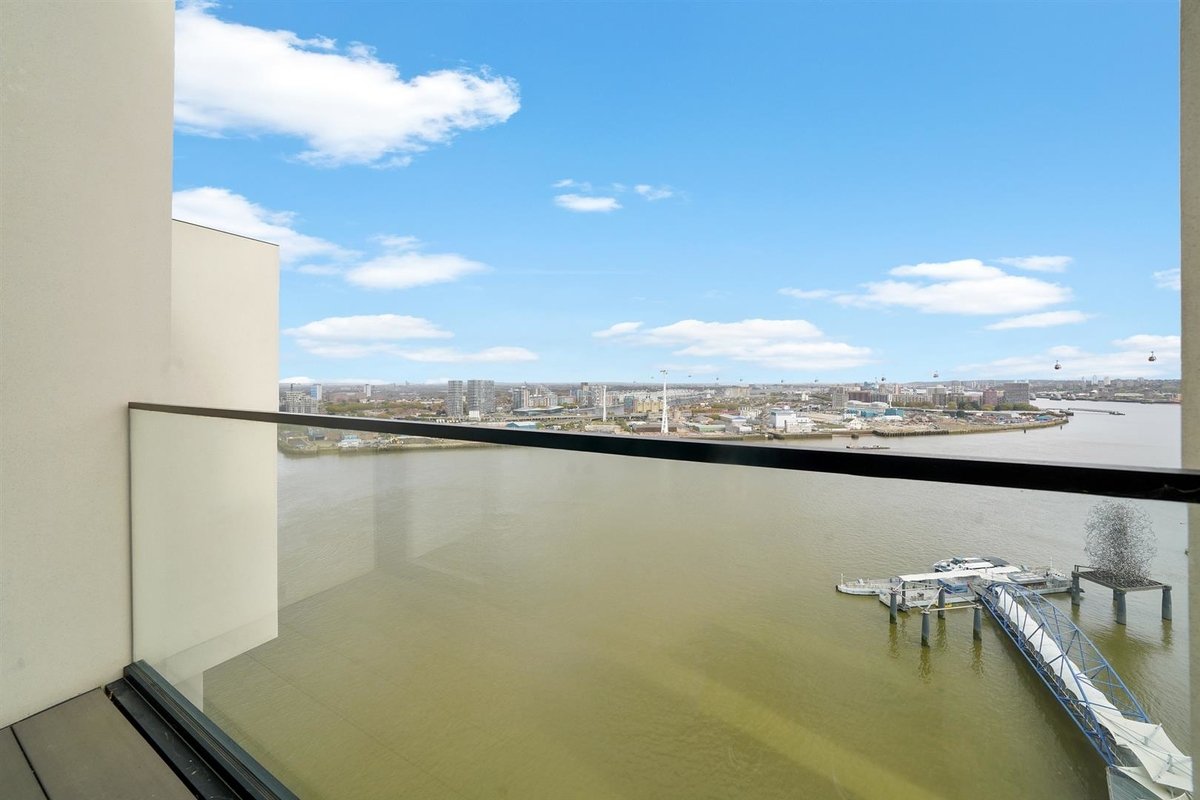 2 bedroom, 2 bathroom Apartment to rent in Greenwich, London Petty